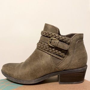 Size 6 Brown Leather Ankle Booties